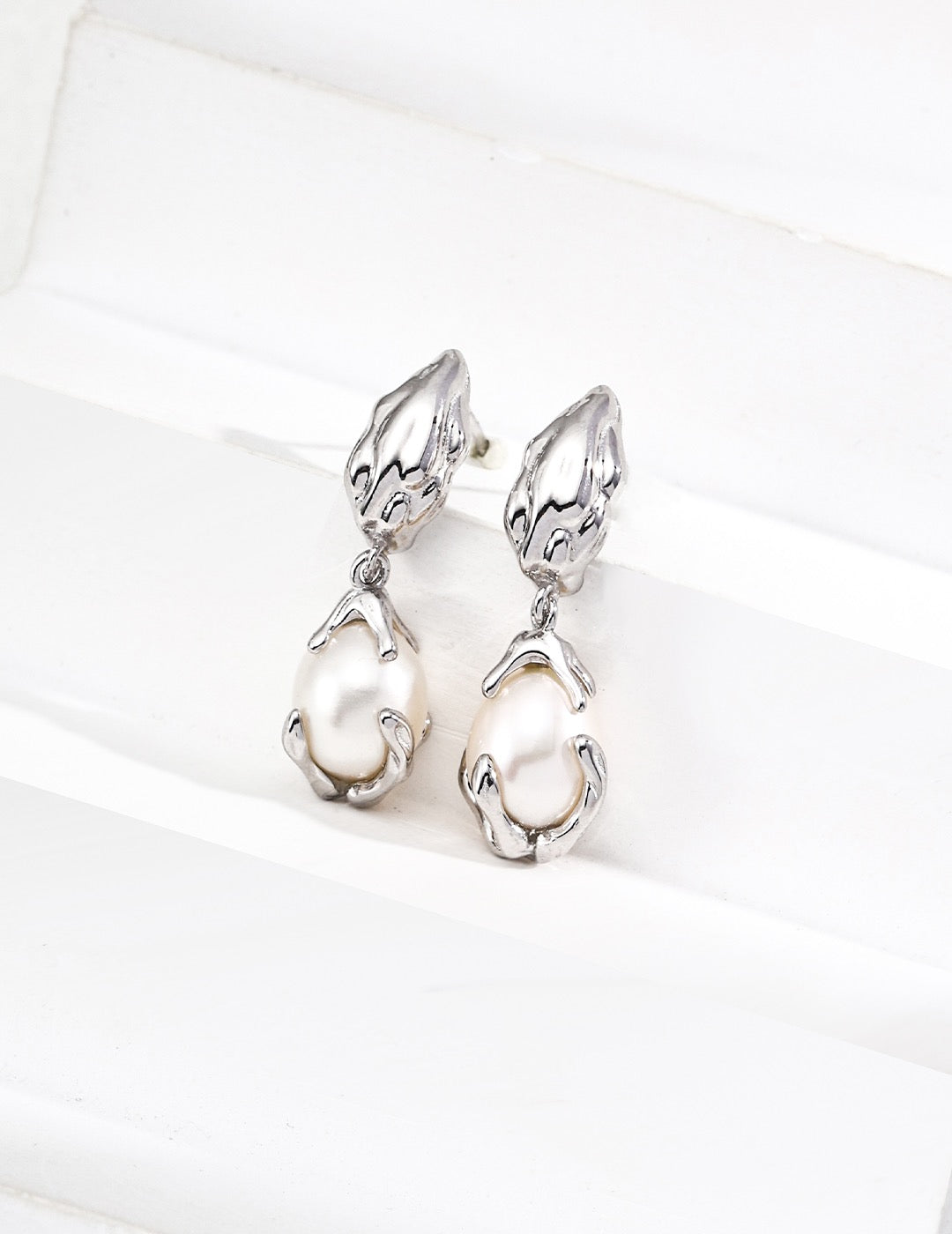 Molten Lava Sterling Silver Natural Pearl Earring